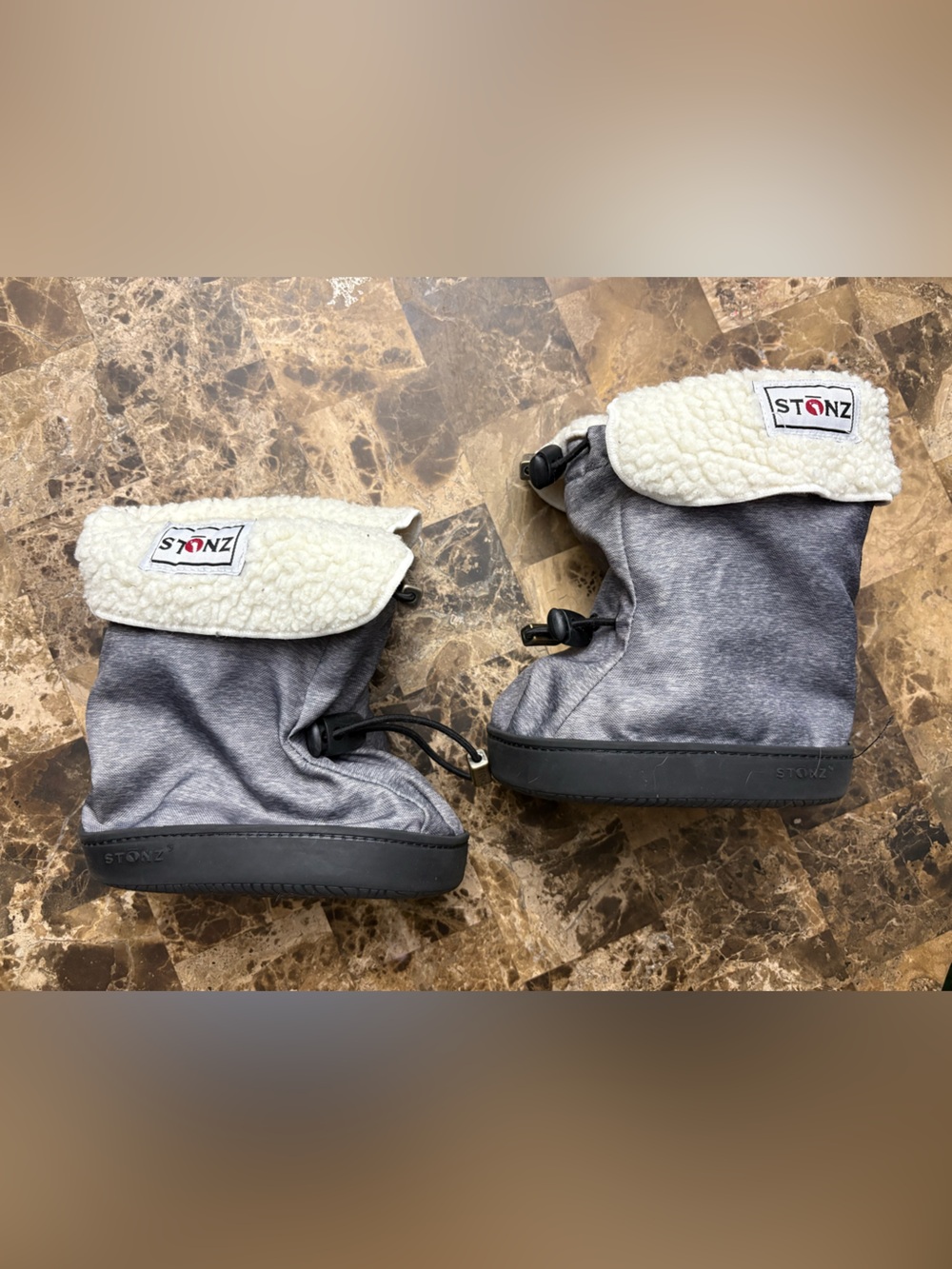 Stonz Grey Booties with Cream Sherpa Cuff size large 1year to 2,5 years old